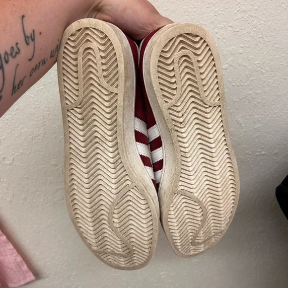 Adidas men’s 9 red & white lace up sneakers - Picture 3 of 6